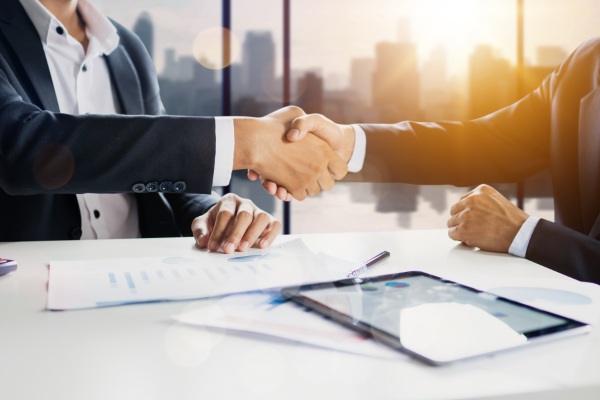 Ayuda financiera para la comunidad latina en Florida